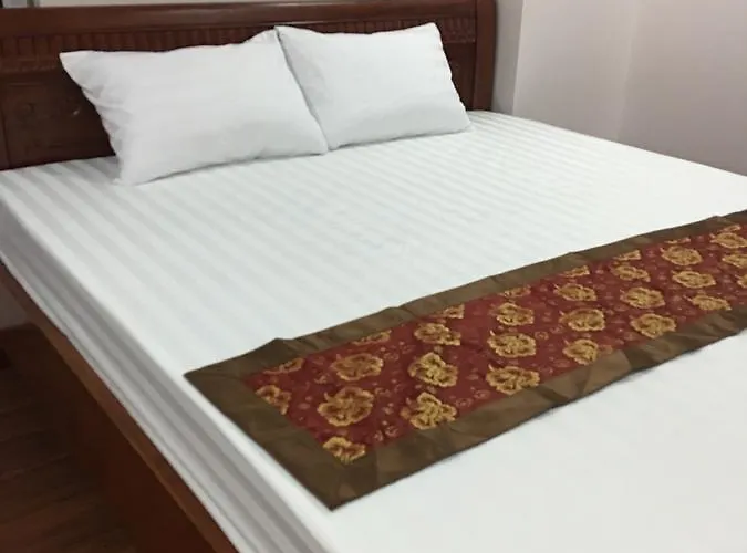 Khách sạn hẻo lánh New Life Tower Hạ Long